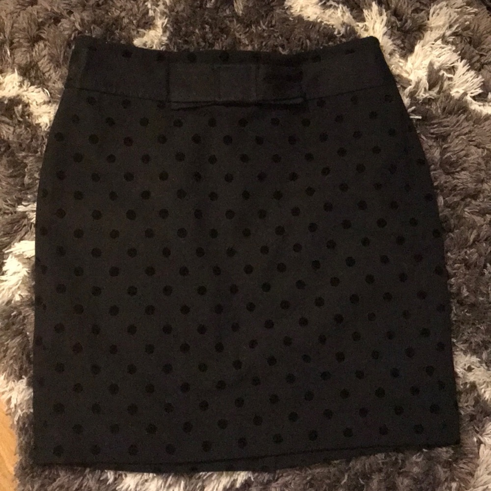 LOFT black pencil skirt with polkadots, like new!